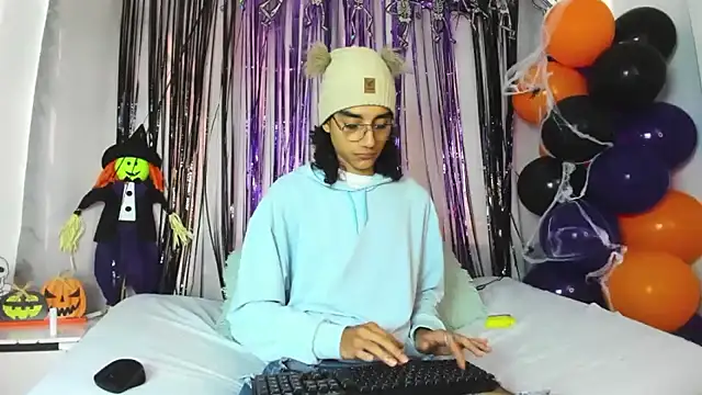 EthanBlackwoodd online show from 10-28-25, 07:38