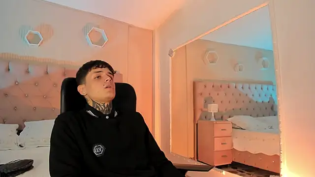 Declan-Fox online show from 10-27-25, 04:05