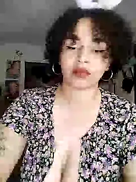 Snapshot of Julie_wallace chatting on 11-04-25, 09:03 Julie wallace online show from 11-04-25, 09:03