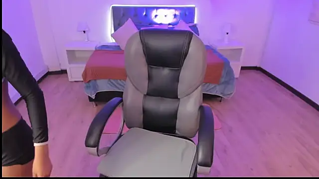 Snapshot of Sofia_collen_ chatting on 12-04-25, 08:50 Sofia collen online show from 12-04-25, 08:50