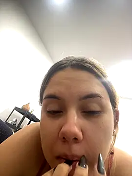 Snapshot of coupleyys chatting on 11-09-25, 09:46 coupleyys online show from 11-09-25, 09:46