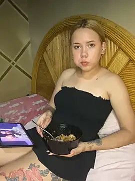 Snapshot of coupleyys chatting on 05-19-26, 07:53 coupleyys online show from 05-19-26, 07:53