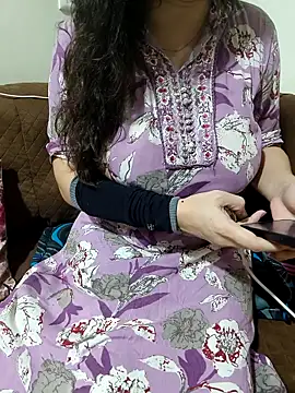 Snapshot of sassy_aly007 chatting on 10-31-25, 02:29 sassy aly007 online show from 10-31-25, 02:29