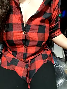 Snapshot of sassy_aly007 chatting on 11-14-25, 05:00 sassy aly007 online show from 11-14-25, 05:00