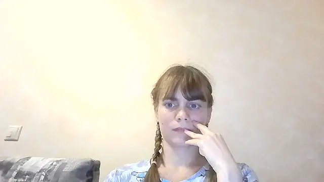 Snapshot of Loriven chatting on 09-24-25, 07:39 Loriven online show from 09-24-25, 07:39