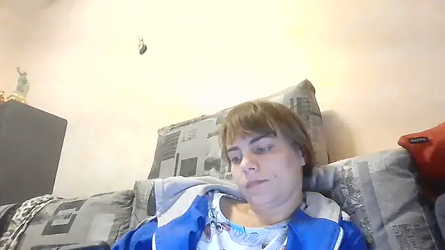 Snapshot of Loriven chatting on 10-06-25, 07:22 Loriven online show from 10-06-25, 07:22