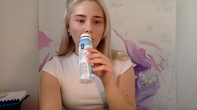 Snapshot of Rosvann chatting on 09-21-25, 10:50 Rosvann online show from 09-21-25, 10:50