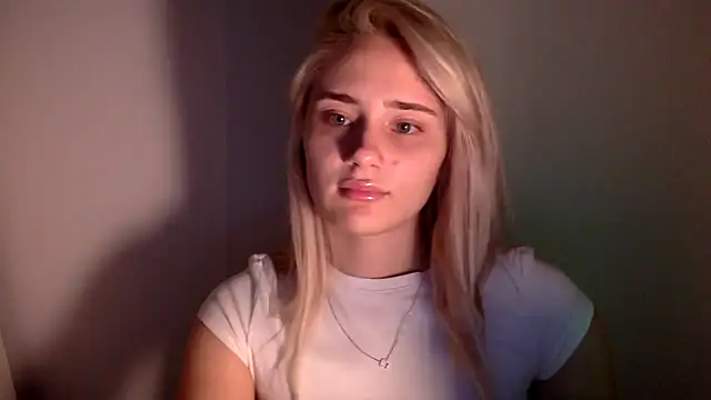 Snapshot of Rosvann chatting on 11-11-25, 07:03 Rosvann online show from 11-11-25, 07:03