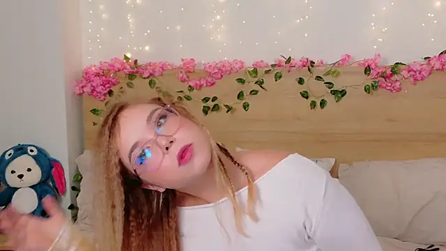 Lilith Bonheur online show from 10-30-25, 08:31