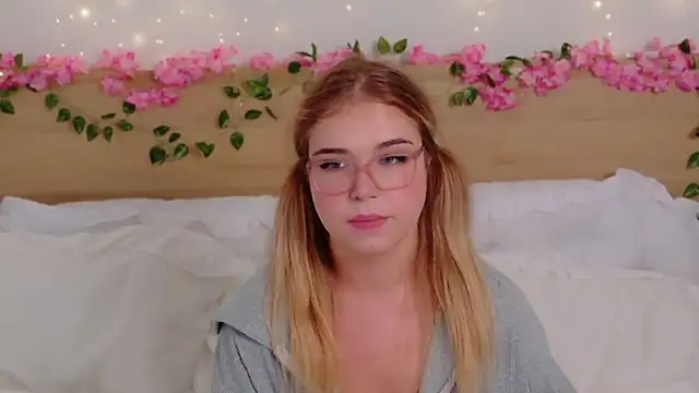 Lilith Bonheur online show from 12-19-25, 01:34