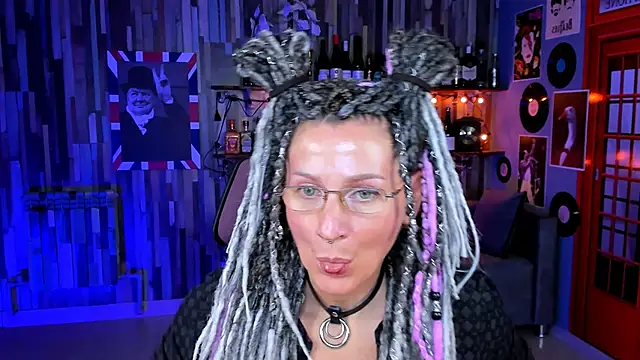 Snapshot of UmaSpace chatting on 09-26-25, 01:15 UmaSpace online show from 09-26-25, 01:15