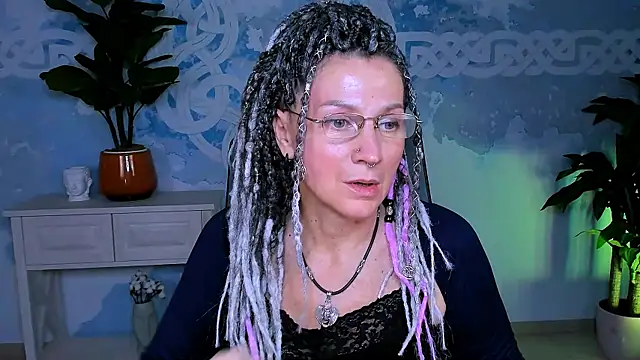 Snapshot of UmaSpace chatting on 09-27-25, 01:16 UmaSpace online show from 09-27-25, 01:16