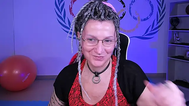 Snapshot of UmaSpace chatting on 09-30-25, 01:05 UmaSpace online show from 09-30-25, 01:05