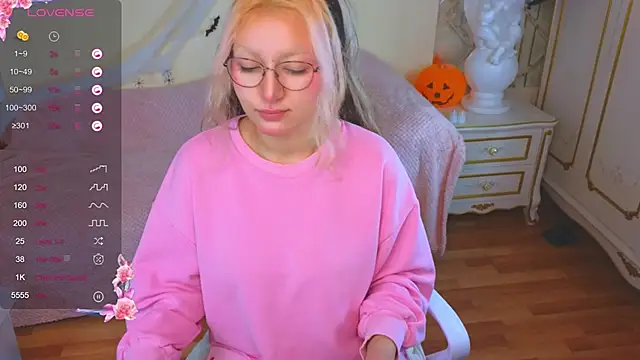 JuicyLullu online show from 11-06-25, 04:24