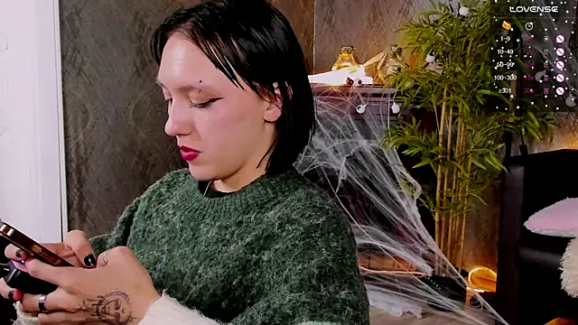 AdeliceLenoir online show from 10-19-25, 07:03