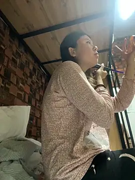 Snapshot of LAURA_LLL chatting on 11-01-25, 12:51 LAURA LLL online show from 11-01-25, 12:51