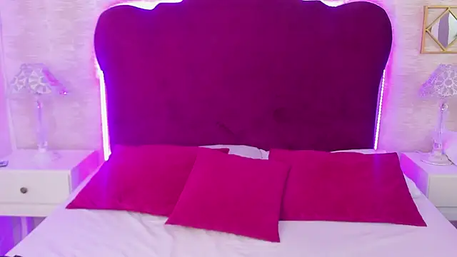 Snapshot of LaylaaDoll chatting on 10-06-25, 06:27 LaylaaDoll online show from 10-06-25, 06:27