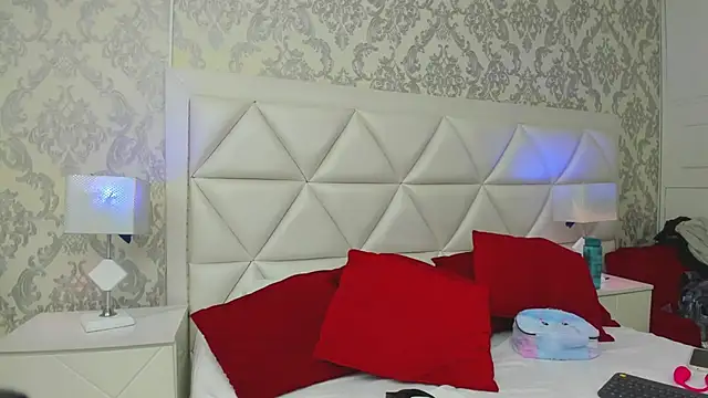 Snapshot of LaylaaDoll chatting on 12-15-25, 07:07 LaylaaDoll online show from 12-15-25, 07:07