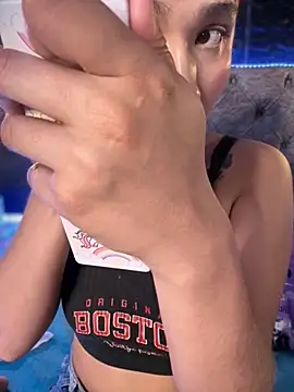 Snapshot of Isabella-Teen chatting on 09-18-25, 12:34 Isabella-Teen online show from 09-18-25, 12:34