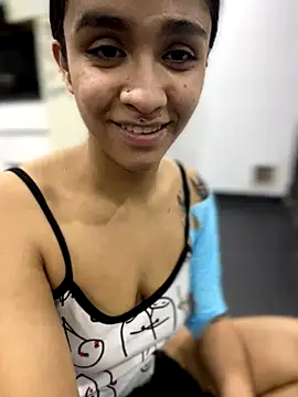 Snapshot of Isabella-Teen chatting on 10-27-25, 12:47 Isabella-Teen online show from 10-27-25, 12:47