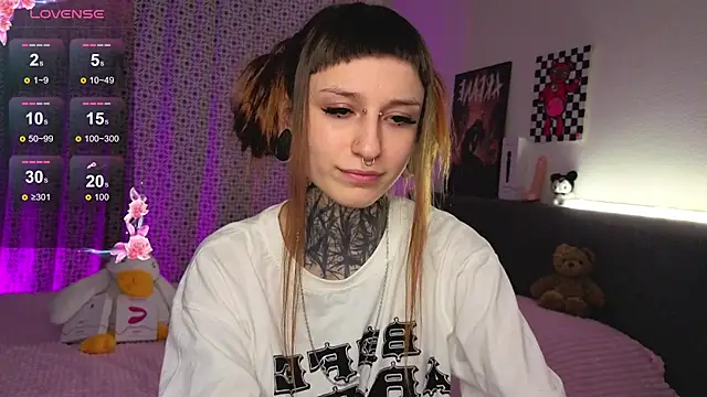 LilithPoison online show from 10-29-25, 06:20