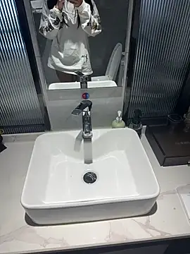 Snapshot of xiaobaimao6 chatting on 10-31-25, 06:47 xiaobaimao6 online show from 10-31-25, 06:47