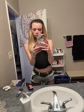 Snapshot of cuminhot69 chatting on 10-19-25, 12:39 cuminhot69 online show from 10-19-25, 12:39