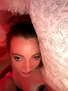 Snapshot of cuminhot69 chatting on 10-20-25, 07:31 cuminhot69 online show from 10-20-25, 07:31