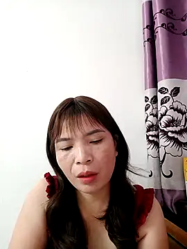 Snapshot of Livelulu chatting on 10-25-25, 04:09 Livelulu online show from 10-25-25, 04:09