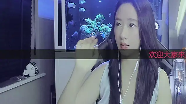 Snapshot of Keke-Bai chatting on 09-28-25, 11:37 Keke-Bai online show from 09-28-25, 11:37