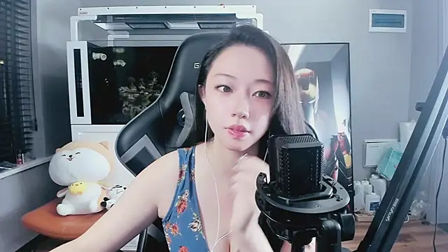 Snapshot of Keke-Bai chatting on 10-04-25, 01:09 Keke-Bai online show from 10-04-25, 01:09