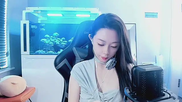 Snapshot of Keke-Bai chatting on 10-11-25, 02:33 Keke-Bai online show from 10-11-25, 02:33