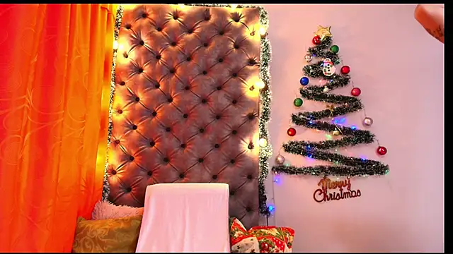 Snapshot of Luna021_1 chatting on 12-18-25, 08:04 Luna021 1 online show from 12-18-25, 08:04