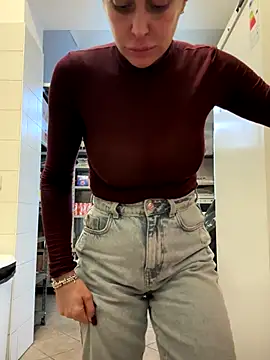 ainaht online show from 12-23-25, 08:34