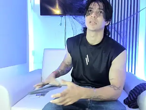 Snapshot of toji_luxxer chatting on 10-27-25, 08:57 toji luxxer online show from 10-27-25, 08:57