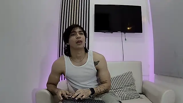 Snapshot of toji_luxxer chatting on 11-06-25, 09:37 toji luxxer online show from 11-06-25, 09:37