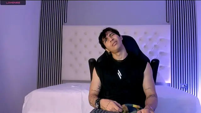 Snapshot of toji_luxxer chatting on 12-03-25, 04:09 toji luxxer online show from 12-03-25, 04:09