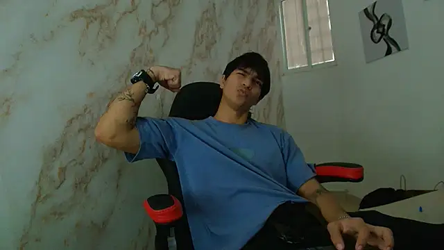 Snapshot of toji_luxxer chatting on 12-13-25, 08:04 toji luxxer online show from 12-13-25, 08:04