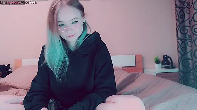 Snapshot of AliceNya_cute chatting on 10-05-25, 04:00 AliceNya cute online show from 10-05-25, 04:00