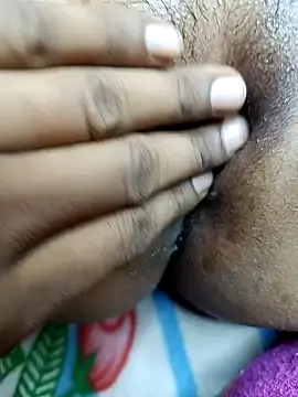 Snapshot of Romantic_couple89 chatting on 11-11-25, 04:29 Romantic couple89 online show from 11-11-25, 04:29