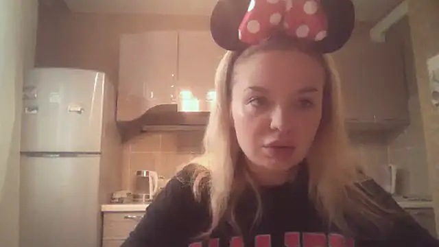 Snapshot of Mirarah chatting on 11-03-25, 06:25 Mirarah online show from 11-03-25, 06:25