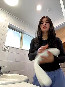 ZoeyJohnson online show from 10-26-25, 01:11