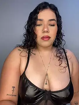 Snapshot of krisstenSantos chatting on 11-05-25, 12:27 krisstenSantos online show from 11-05-25, 12:27