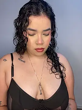 Snapshot of krisstenSantos chatting on 11-13-25, 12:15 krisstenSantos online show from 11-13-25, 12:15