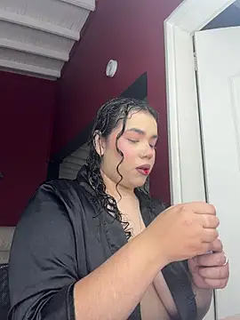 Snapshot of krisstenSantos chatting on 12-17-25, 12:55 krisstenSantos online show from 12-17-25, 12:55