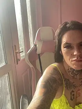 Snapshot of DIRTY_PAISLEY_X chatting on 10-29-25, 01:57 DIRTY PAISLEY X online show from 10-29-25, 01:57