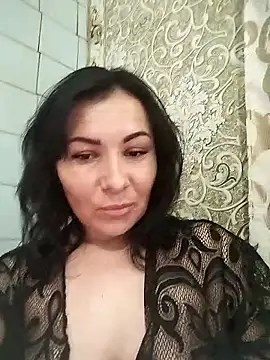 Snapshot of Mia24Blove chatting on 06-17-26, 12:18 Mia24Blove online show from 06-17-26, 12:18