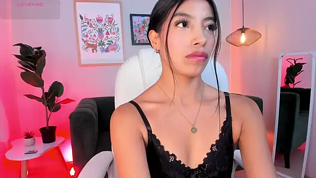 Tiffany Low online show from 06-19-26, 05:28