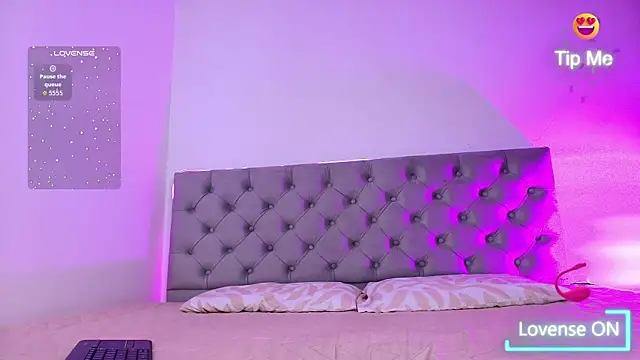Snapshot of Lili_candysex chatting on 10-21-25, 12:28 Lili candysex online show from 10-21-25, 12:28