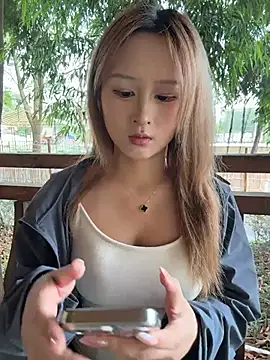 yuki june online show from 04-25-26, 06:27